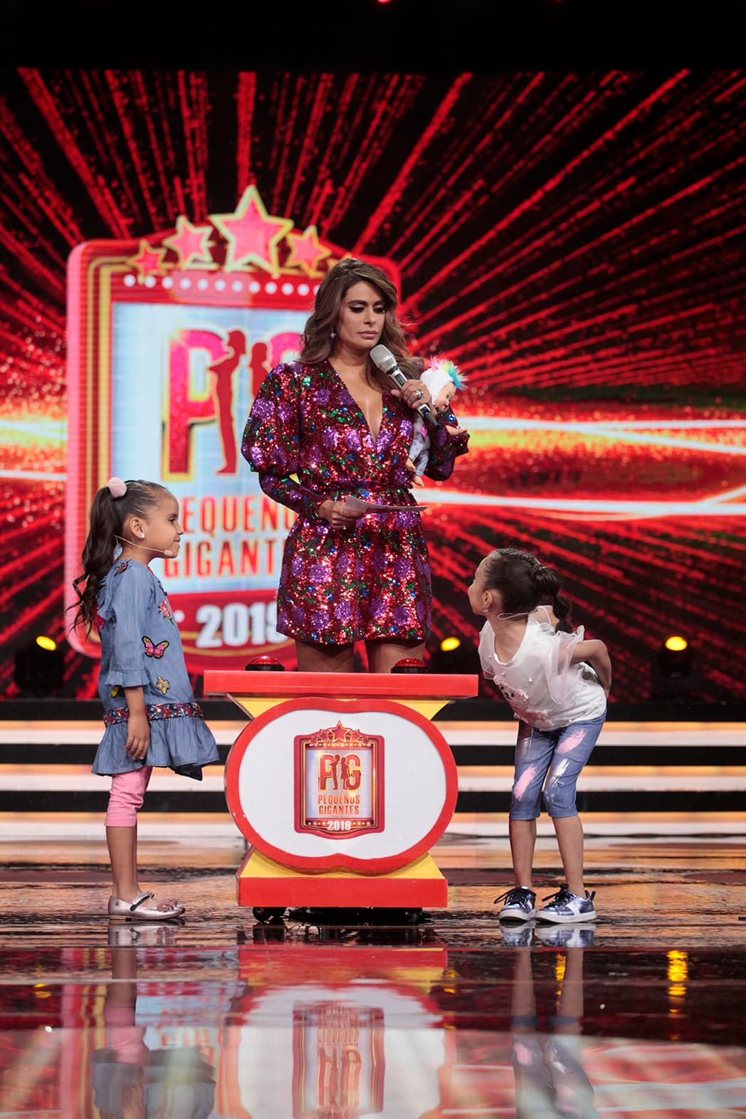 En la recta final de la octava gala, La Botonera regresó, esta vez con Sarilú y Beba. El momento más dramático de la noche ocurrió cuando Galilea les pidió a las niñas que dijeran tres palabras con "B", Sarilú le respondió: "bota, bullying y babosa".