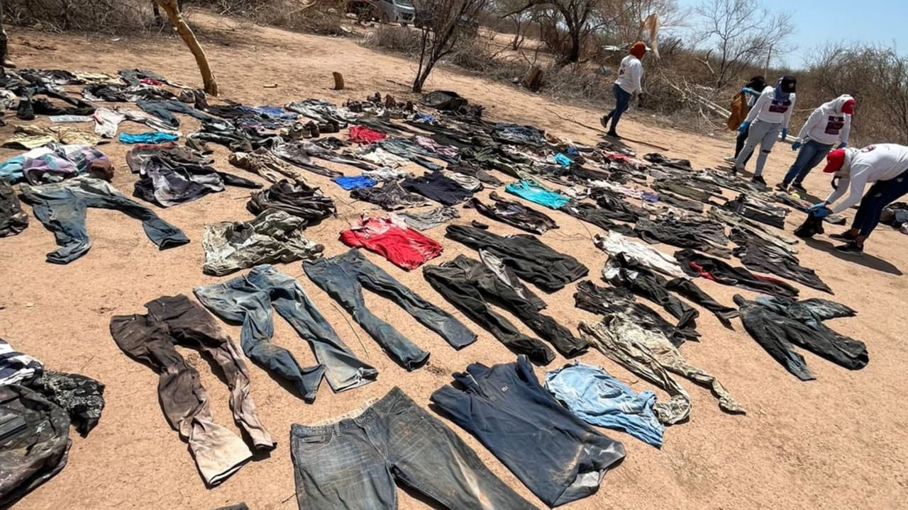Madres buscadoras de Sonora descubren restos y más de 200 prendas en zona de adiestramiento