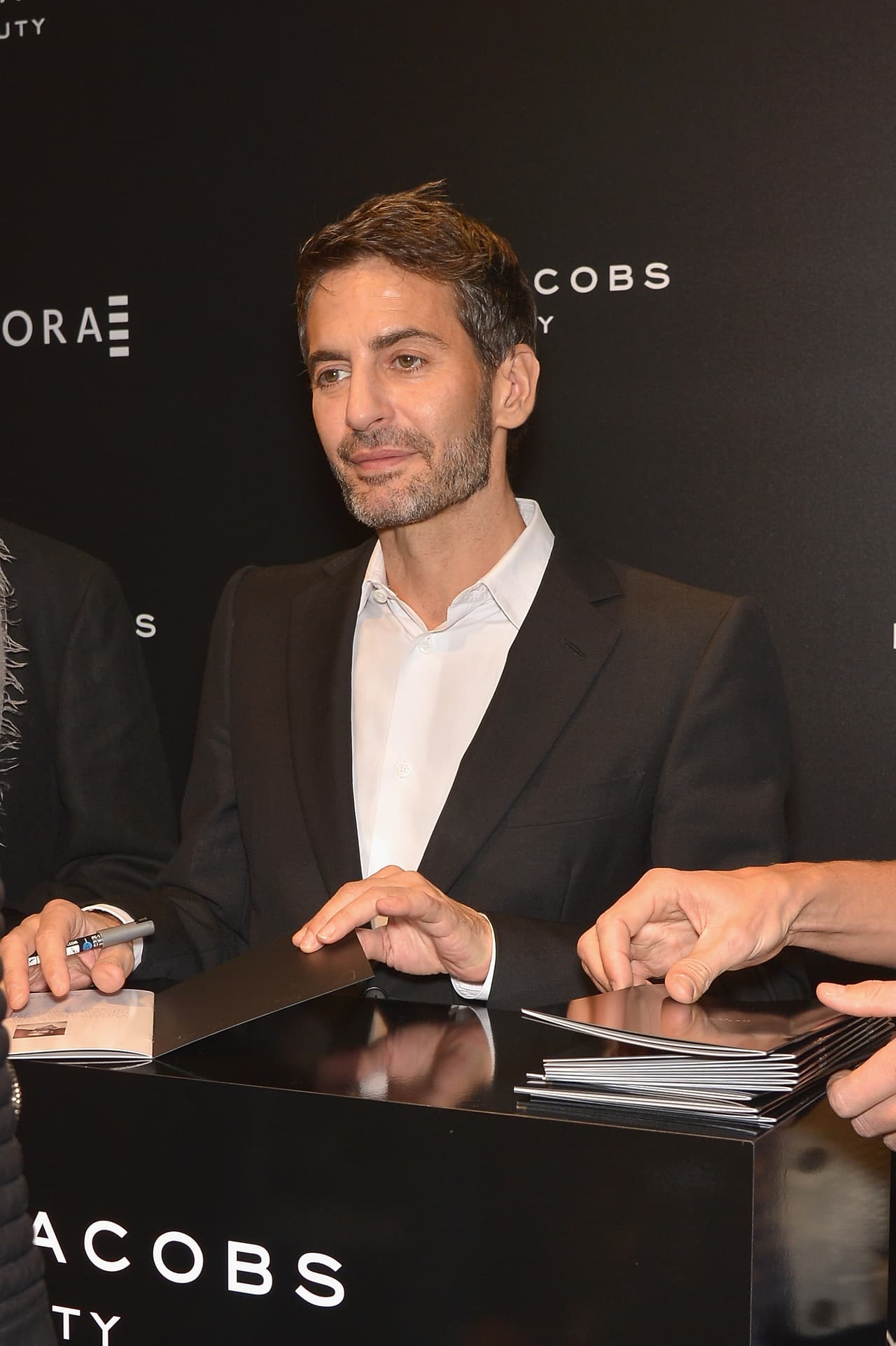 Pero su ira no acabó ahí, ya que se fue contra la reportera del diario que escribió otra nota sobre su "actitud bizarra".