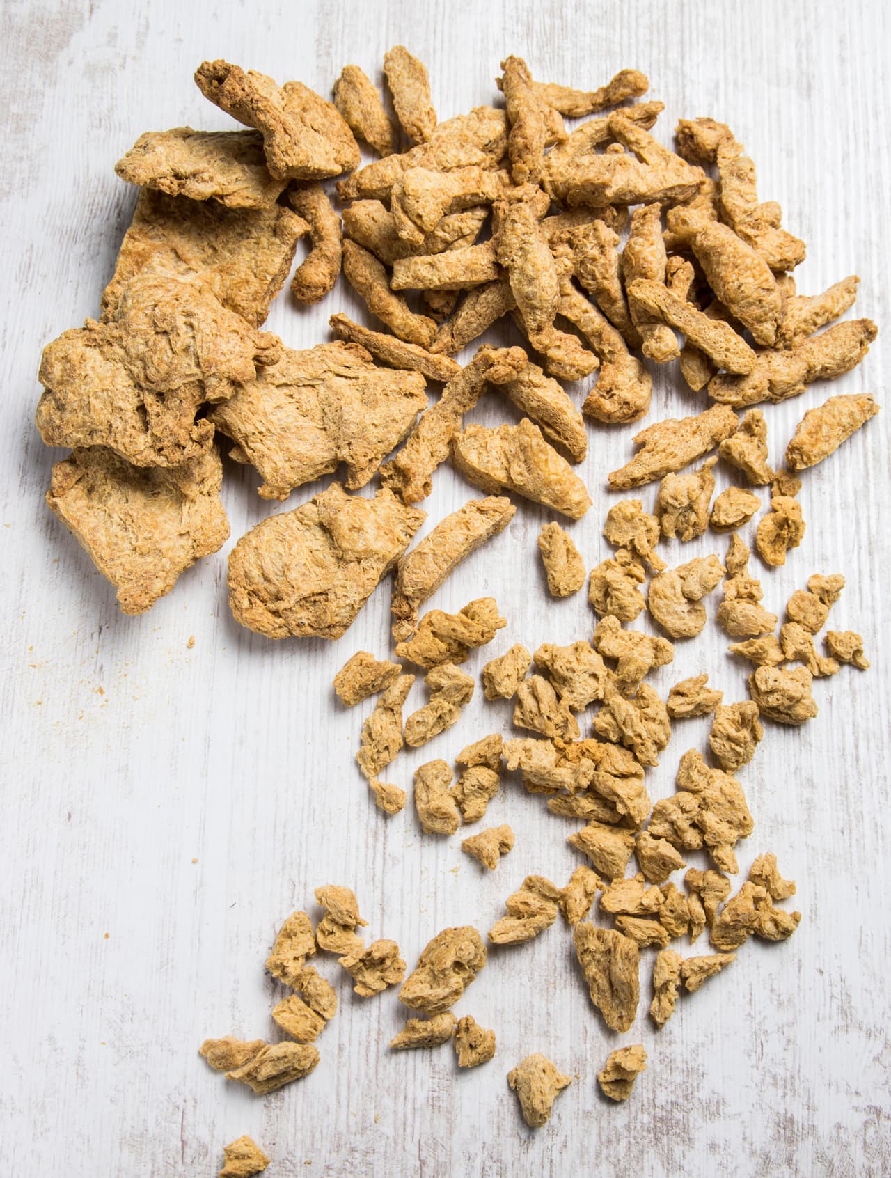 Cuando la proteína vegetal texturizada se obtiene al disolver y precipitar las proteínas de soja en forma de gránulos deshidratados.