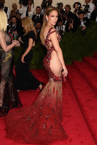 En la gala del MET las tres sensuales famosas dejaron a muchos boquiabiertos con sus curvas al descubierto. ¿Quién las lució mejor?