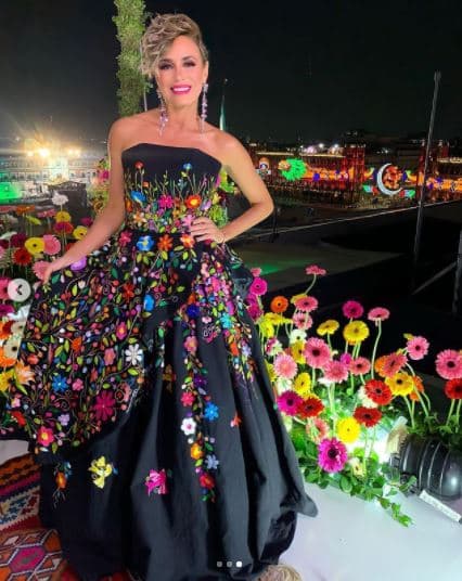 Ella alcanzó gran popularidad en los últimos años por su participación en los programas 'Al Extremo' (2019) y 'Enamorándonos' (2016); los cuales fueron emitidos a través de la cadena de televisión mexicana Tv Azteca.