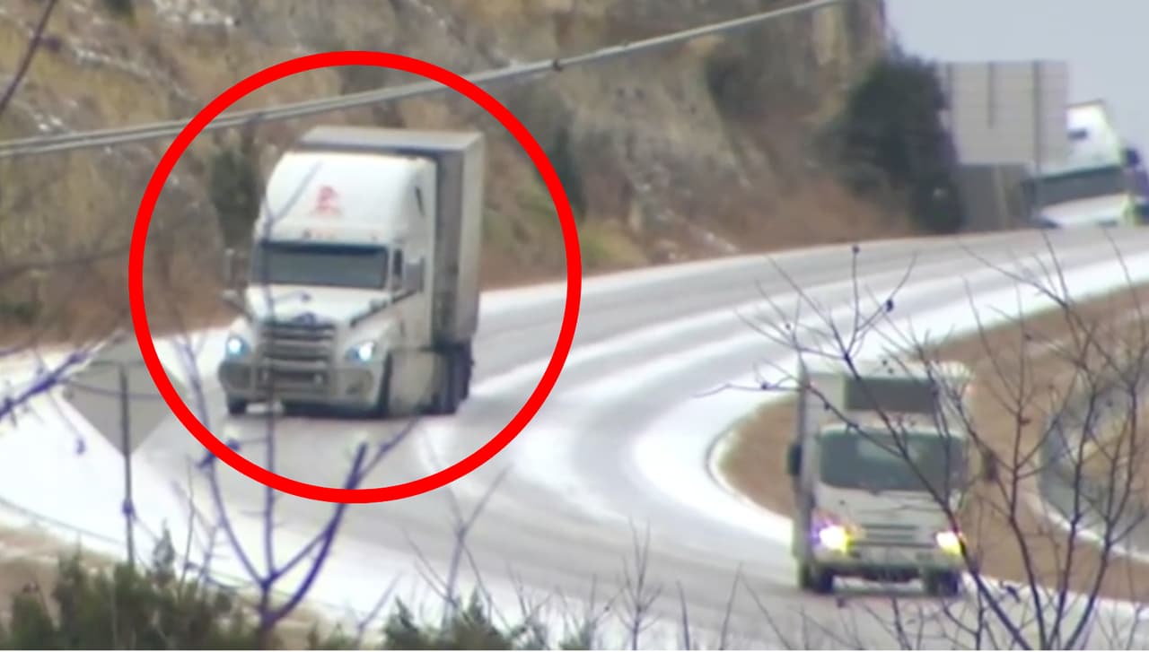 "Se me fue el camión": hielo en las carreteras complica el paso por el centro de Texas