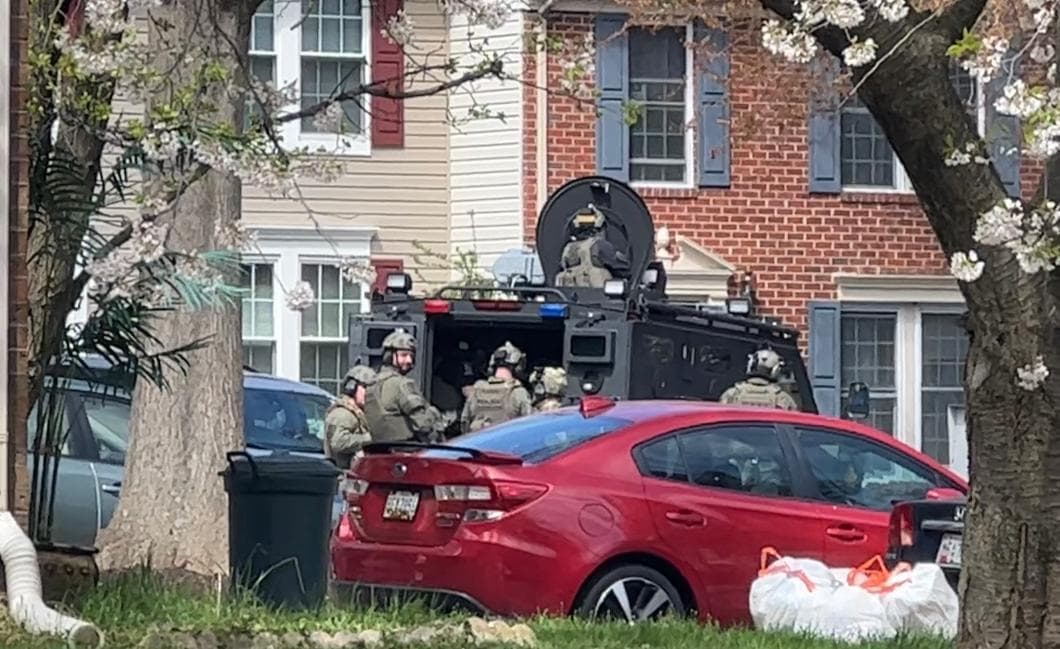 Equipos SWAT, drones y perros: Esto fue lo que pasó en las cinco horas del atrincheramiento en Olney