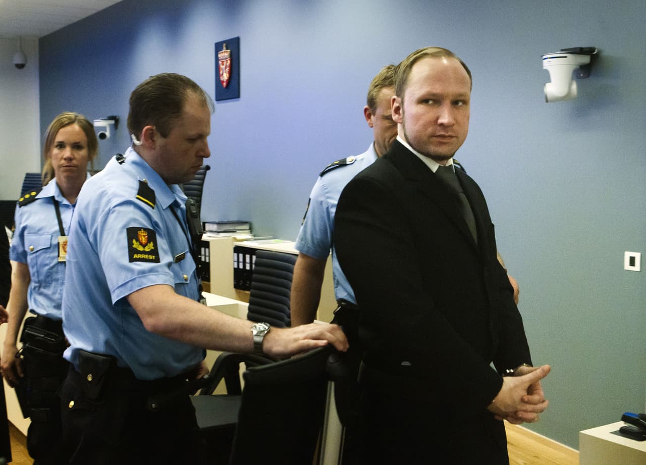 Durante su juicio, Breivik confeso que su objetivo era provocar un
<a href="https://www.univision.com/temas/ataques">ataque</a> lo más espectacular posible. "Un fuego de artificio", según sus propias palabras, para llamar la atención sobre su "manifiesto", un documento de 1.500 páginas en el que detalló su ideología antimusulmana.