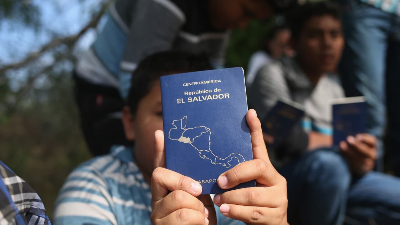 Otoño en la frontera: detienen al mayor número de migrantes en casi una década