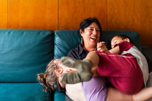 <b>Plano, Texas</b>
<br>Ocupa el número 39 de la lista. Las escuelas públicas de la ciudad han sido catalogadas como excelentes. Ubicado a solo 19 millas al norte del centro de Dallas, Plano ofrece acceso a todas las comodidades del área metropolitana. 
<br>
<br>
<b>Población: </b>290,413 
<br>
<b>Población hispana (2018): </b>40,700
<br>
<b>Ingreso promedio:</b> $88,578 
<br>