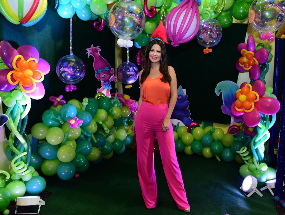 La decoración al estilo Trolls fue un reto para la conductora de Despierta América, quien hizo todo lo posible para que los personajes que le encantaban a Giulietta cuando cumplió 2 años estuvieran presentes.