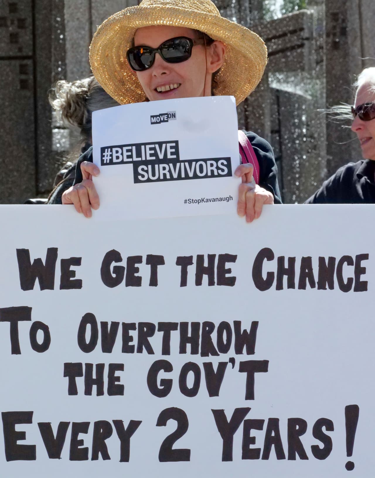 <b>“Créanle a las sobrevivientes”,</b> se lee en el cartel de una manifestante en 
<b>Salt Lake City, Utah.</b>