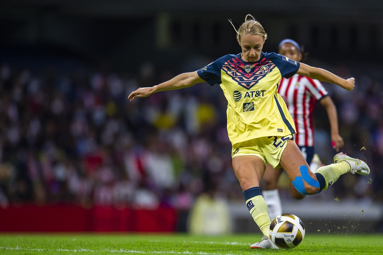 En 9 minutos, América ya ganaba el Clásico con un remate de Sarah Luebbert en el área tras una serie de rebotes.