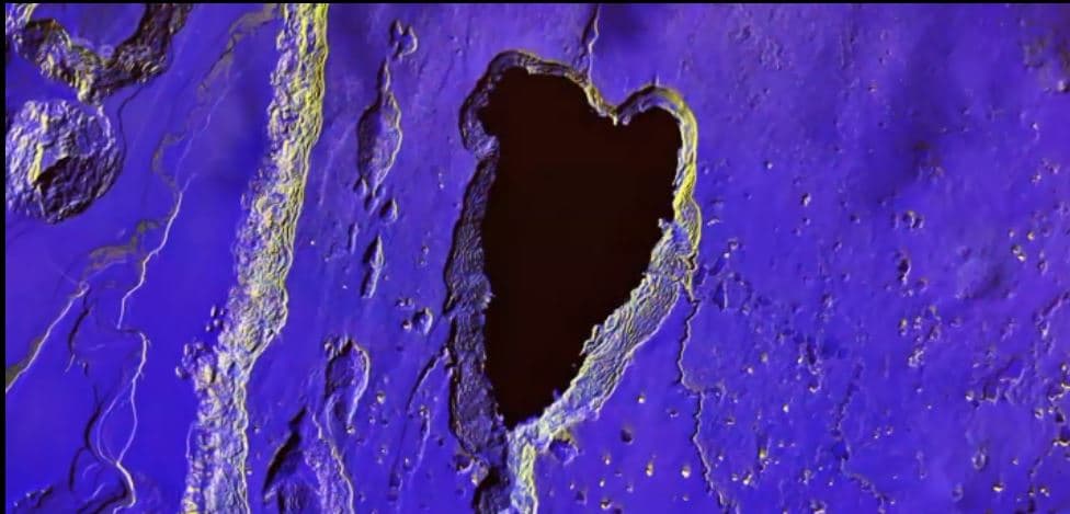 <b>Controla tu consumo de agua y eletricidad</b>
<br>El consumo de agua fresca y de la luz, requieren gasto de energía. Con solo 
<b>reparar la gotera del grifo o apagar las luces de las habitaciones vacias</b>, así como desconectar los electrodomésticos que no utilices, 
<b>no solo ayudas al planeta sino también a tu bolsillo.</b>
<br>
<br>El Lago Strobel, Argentina