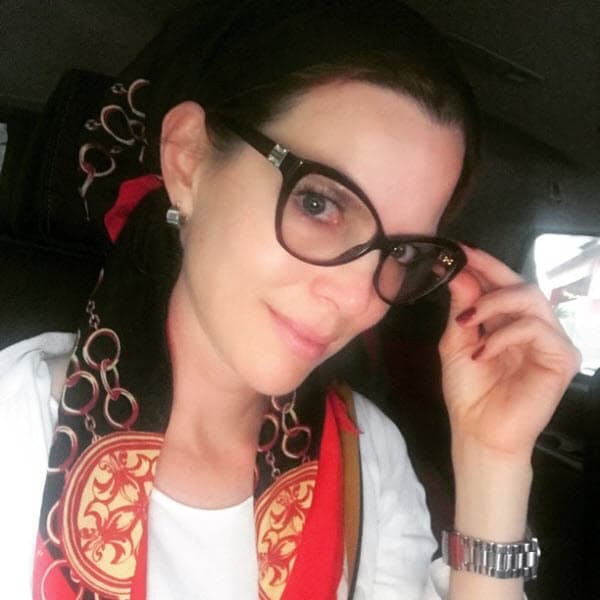 "Ahora, el cuento de que me llamo Sarah, sí me llamo Sarah, me gusta mi nombre, 
<b>nunca me gustó Maritza, se lo dije a mi mamá y mi papá</b>, pero qué bueno que me pusieron 
<a href="https://www.univision.com/entretenimiento/celebridades/maritza-rodriguez-renuncio-a-su-nombre-y-a-las-telenovelas-por-su-nueva-religion-fotos#f6fef1380001">Maritza</a> porque así viví, construí una carrera como Maritza y ahora yo quiero sentirme Sarah, mi alma se llama Sarah y yo quiero vivir en modo Sarah, y no es un cuento, tú también tienes tu película", dijo refiriéndose a la usuaria que la criticó.