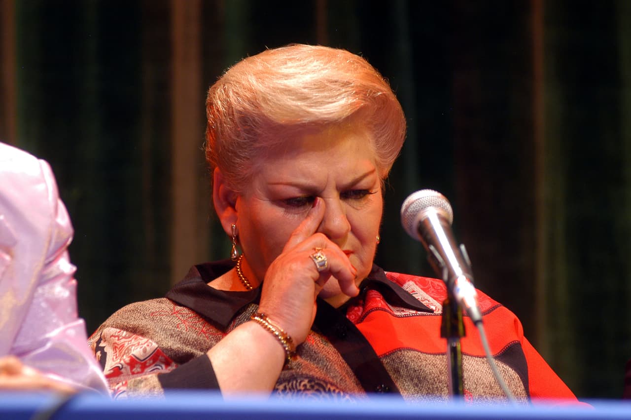 "En su consultorio se me durmió una pierna y quise pararme y que me caigo y 
<b><a href="https://www.univision.com/radio/raul-brindis/paquita-la-del-barrio-revelo-que-toma-viagra-y-de-que-manera-le-ha-servido-video" target="_blank">me lastimé las costillas</a></b>", contó vía telefónica. 
<br>