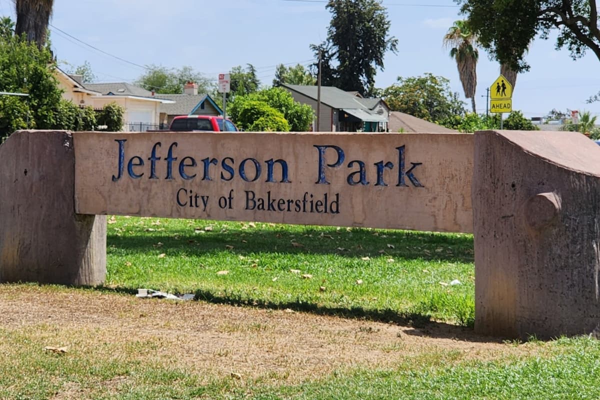 En Bakersfield, según la encuesta revela que no existe gran actividad social y no existen personas para conocer tan fácil como en cualquier otro lugar.