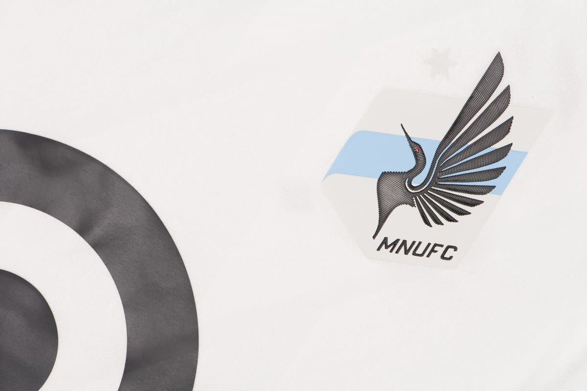 Solo unos detalles en azul claro y negro 'rompen' la invernal escena. (Minnesota United FC)
