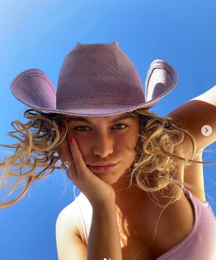 "Es como aprender a ser consciente de cada vez que hacemos eso, porque es muy fácil con nosotros mismos hablarnos mal y creo que todo empieza por ahí", indicó.
<br>