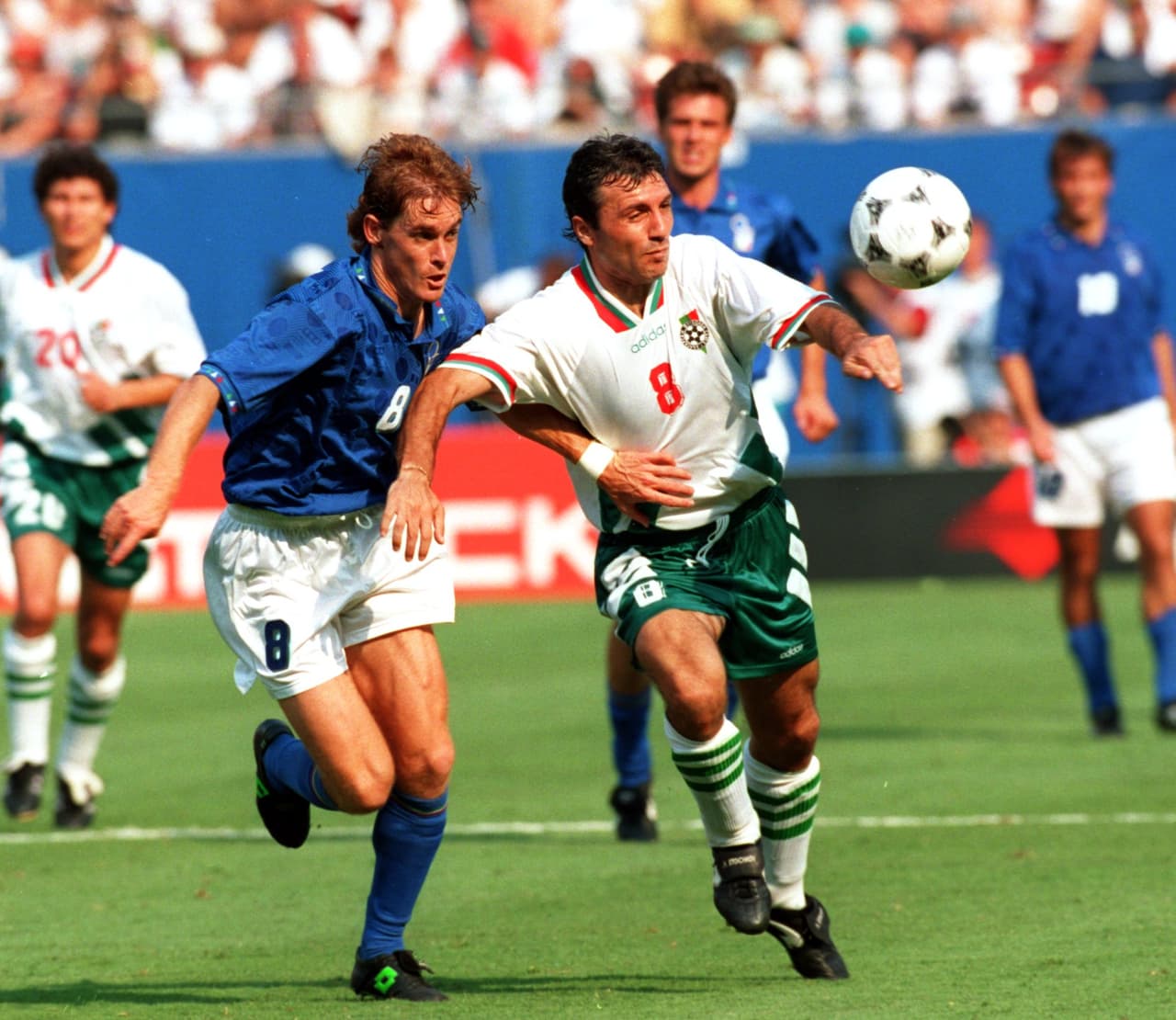 13 JUL 1994: HRISTO STOITCHKOV OF BULGARIA, RIGHT, AND ROBERT MUSSI OF ITALY IN ACTION DURING THE 1994 SEMI-FINAL WORLD CUP MATCH ITALY V BULGARIA AT THE MEADOWLANDS, NEW JERSEY. Mandatory Credit: Billy Stickland/ALLSPORT