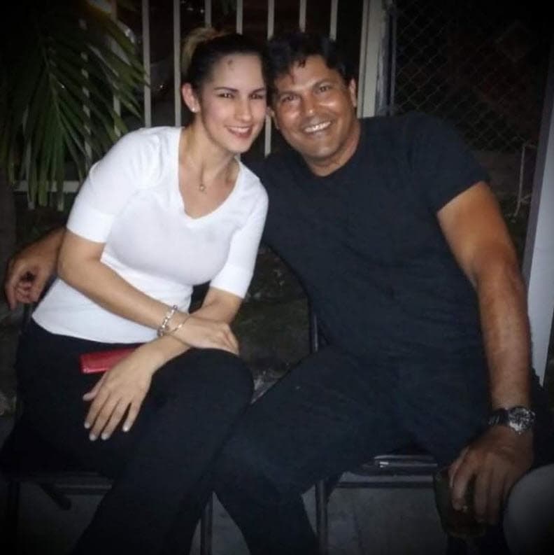 Actualmente, el cubano de 57 años 
<a href="https://www.univision.com/famosos/al-igual-que-su-ex-cynthia-klitbo-francisco-gattorno-encontro-el-amor-en-una-persona-de-menor-edad-fotos">está comprometido con Adamarys Espinoza</a>, de 31, y ella fue quien le dio el anillo en el programa Hoy el 12 de octubre.
<br>