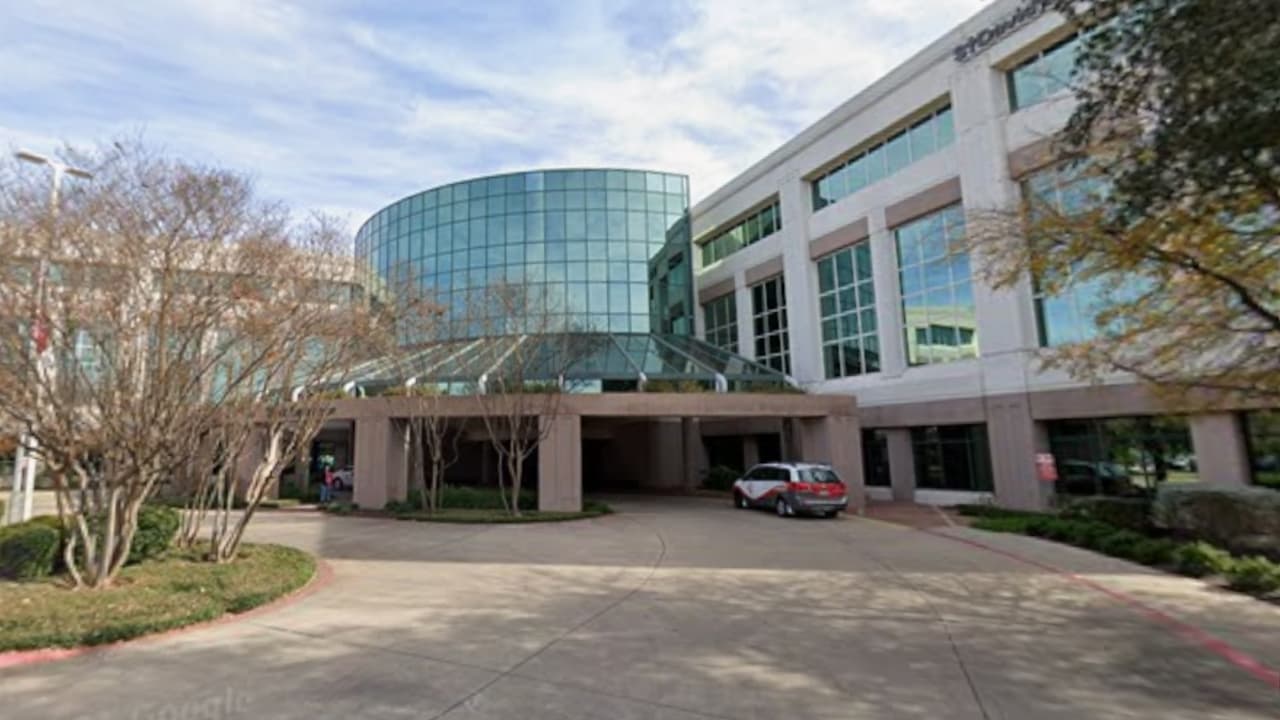 ¡Se les escapó! Hombre detenido se fuga de hospital en Austin y es localizado después en un autobús