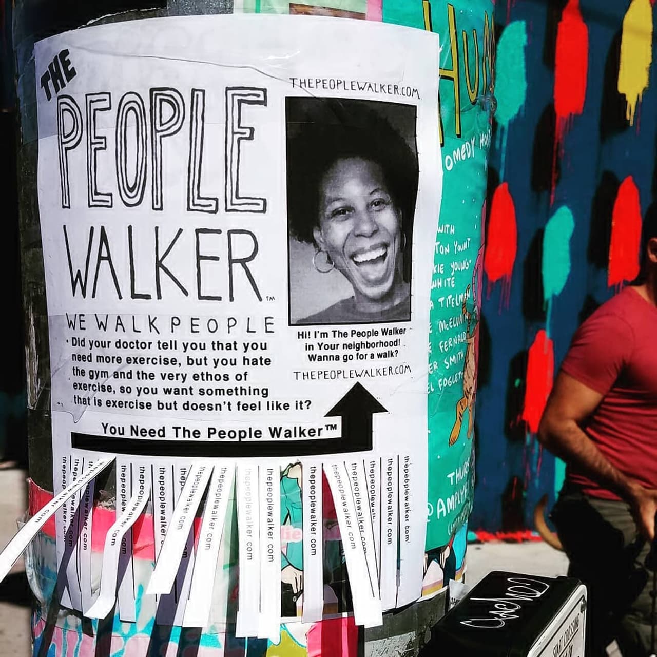 El servicio ofrece una red de acompañantes profesionales. En lugar de comunicarse a través de las redes sociales, los clientes de TPW se relacionan con personas reales. “No serán juzgados, nadie hablará mal de ellos” aseguró McCarthy a la agencia Efe. “Es algo muy similar a ir a un confesionario, a un bar, a ver a un terapeuta o ir a la peluquería", agregó.