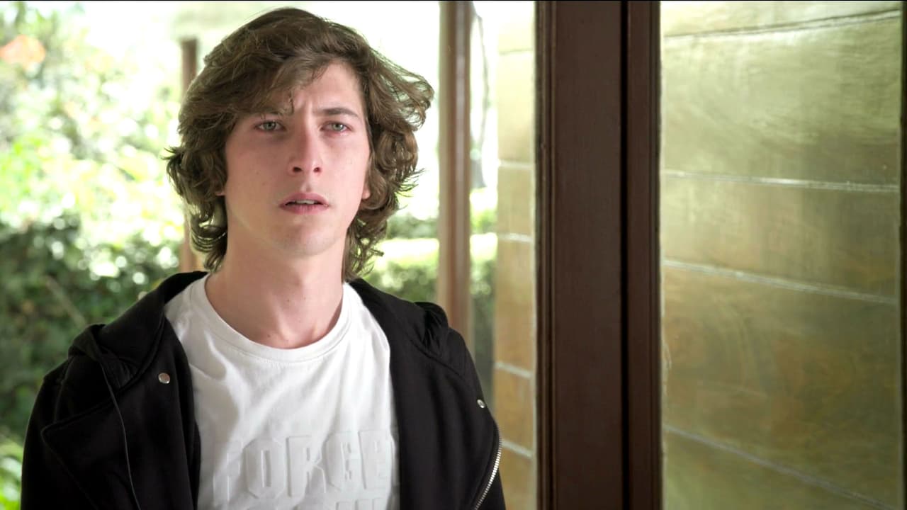 Al saber la noticia, Emiliano se mostró desesperado por saber quién asesinó a Florencia.