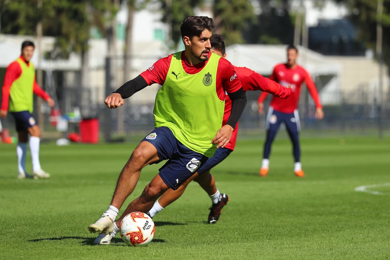 Las Chivas del Guadalajara se preparan con fuertes entrenamientos en Verde Valle para su primera fecha del torneo Guard1anes 2021, que será este viernes a las 19:30 ante el equipo de Puebla en el Estadio Cuauhtémoc.