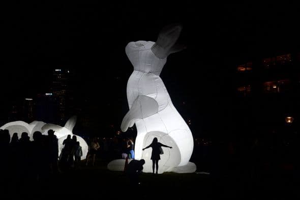 Un enorme conejo inflable que forma parte del espectáculo Vivid en Sydney.