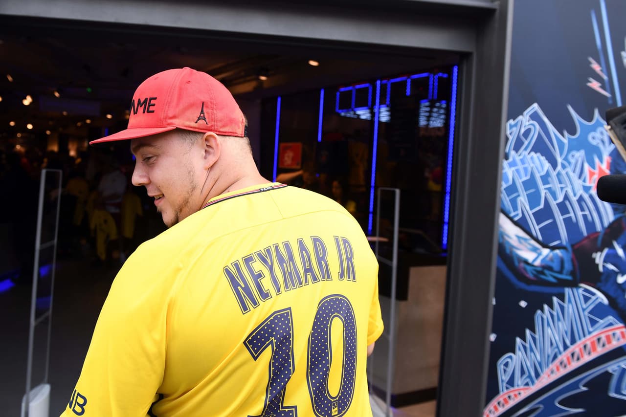 Hubo playeras para todos y de inmediato estuvieron como parte de la piel de los hinchas.