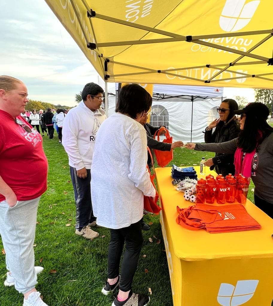 <b>Univision Contigo Philadelphia</b> dijo presente en el evento, en la foto parte del equipo de 
<b>Univision 65</b>, Ita Harmelin e Ilia García comparten con los participantes.