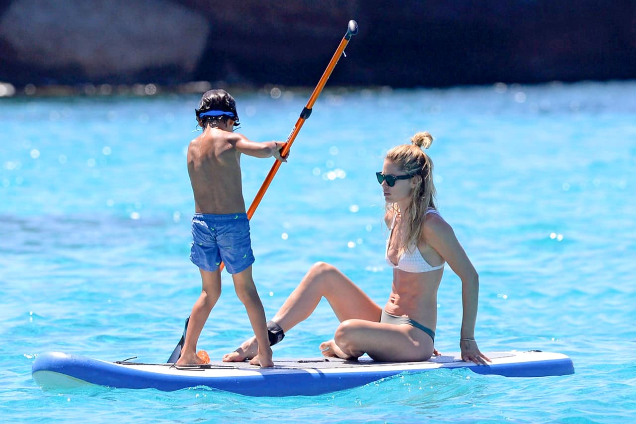 Cute! Doutzen también disfrutó jugando con sus hijos.