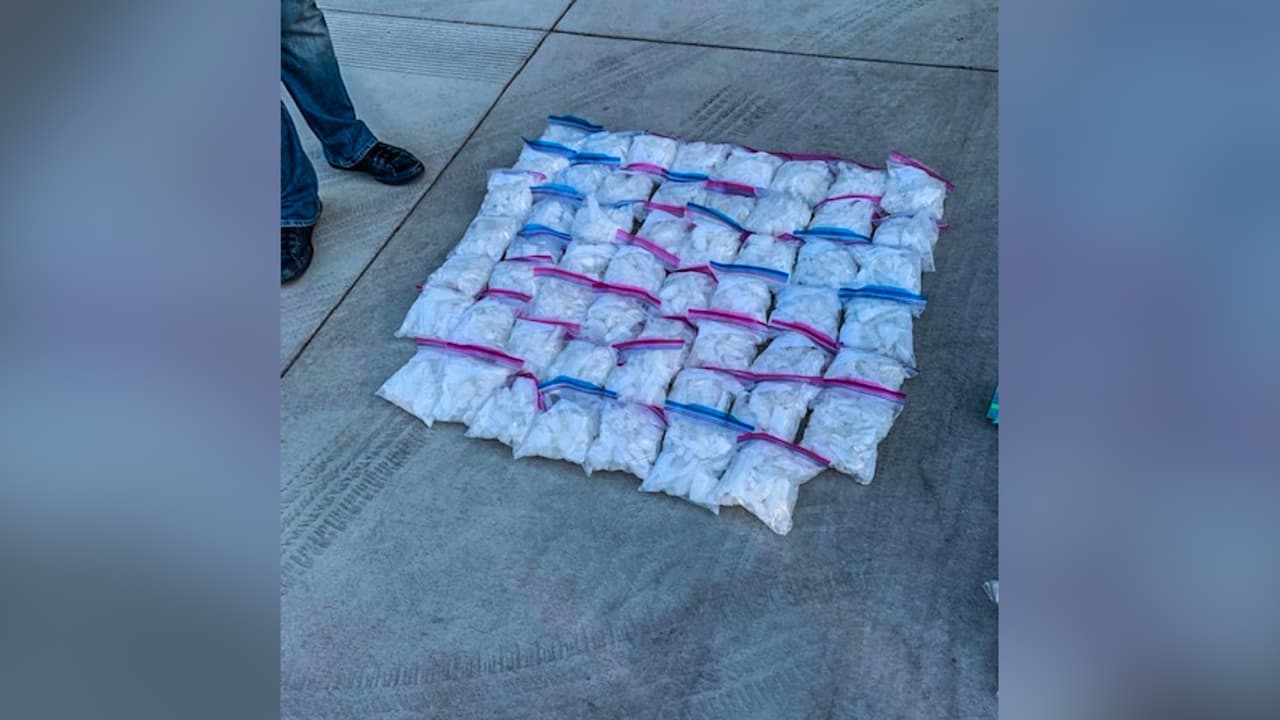 Agente de CHP detiene a 2 hombres con más 100 libras de metanfetamina en Bakersfield