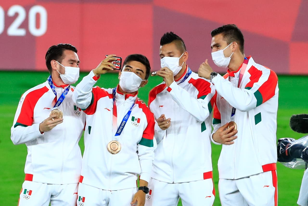 Jesus Angulo, Fernando Beltran, Roberto Alvarado, Sebastian Jurado receives a Bronze Medal after the match Brazil vs Spain, Corresponding to the Match for the Gold medal, Men, at the XXXII Tokyo 2020 Olympic Games, at the Yokohama International Stadium, on August 07, 2021. 
<br>
<br> Jesus Angulo, Fernando Beltran, Roberto Alvarado, Sebastian Jurado de Mexico recibe Medalla de Bronce despues del partido Brasil vs Espana, Correspondiente al Partido por la medalla de Oro del Futbol Masculino, en los XXXII Juegos Olimpicos de Tokio 2020, en el Estadio Internacional de Yokohama, el 07 de Agosto de 2021.