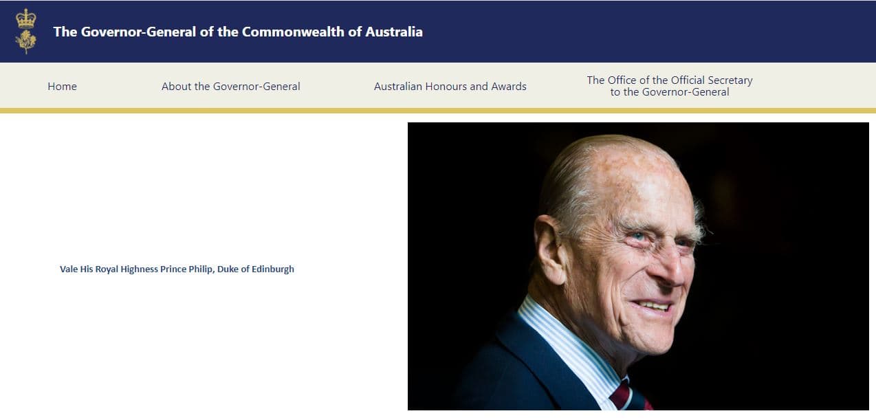 La página web del gobernador general de la Commonwealth de Australia también le rindió homenaje: "El príncipe Philip sirvió a su corona, su país y la Commonwealth durante casi 80 años. Durante su servicio, su profundo cariño por Australia lo vio visitar en más de 20 ocasiones, dando testimonio de momentos clave en la historia de nuestro país. Estuvo en Australia para la apertura de la Royal Australian Mint en 1965, la Ópera de Sidney en 1973 y la Casa del Parlamento en 1988". Además este sitio de internet implementó una página para dejar un mensaje de condolencias.