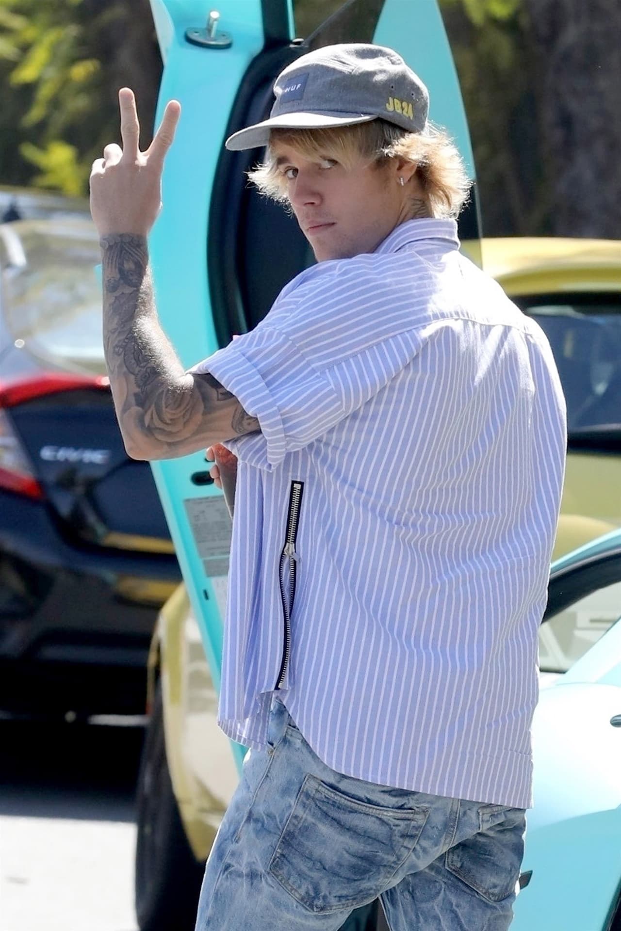 En días previos, el canadiense había sido visto muy feliz y al volante de su Lamborghini azul claro, en Los Ángeles, California.