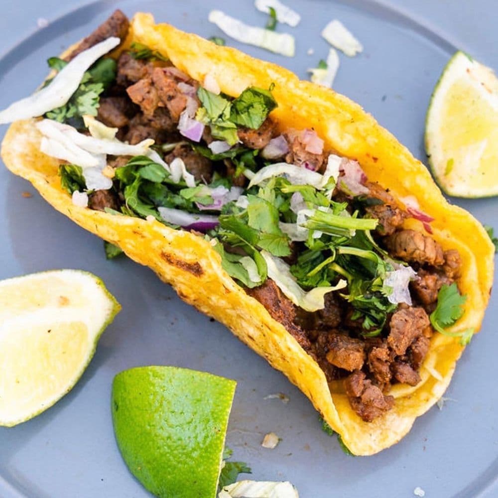 <b>Paco Tacos Atl</b>
<br>
<b>Dirección</b>: 2222 Donald Lee Hollowell Pkwy NW. Atlanta, GA. 30318
<br>
<b>Teléfono</b>: (678) 922-9423
<br>
<b>Sitio web</b>: 
<a href="http://pacotacosatl.com/">http://pacotacosatl.com/</a> 
<br>
<b><a href="https://www.yelp.com/map/paco-tacos-atl-atlanta">Cómo llegar</a></b>
<br>
<br>Se promocionan en su página web como un “un restaurante sobre ruedas totalmente equipado. Sirviendo una deliciosa variedad de comidas callejeras mexicanas con estilo y gracia”.