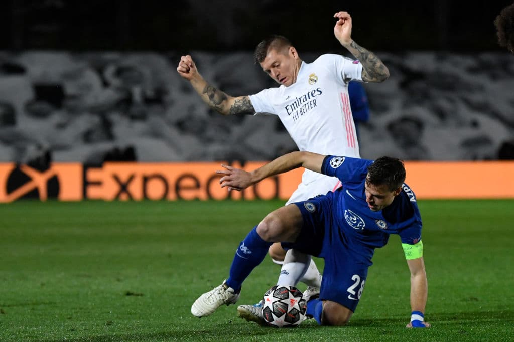 Christian Pulisic abrió el marcador al minuto 14 y Karim Benzema anotó el gol del empate definitivo al minuto 29. Real Madrid deberá sair a buscar goles en la vuelta en Londres o no podrán conquistar la deseada copa.