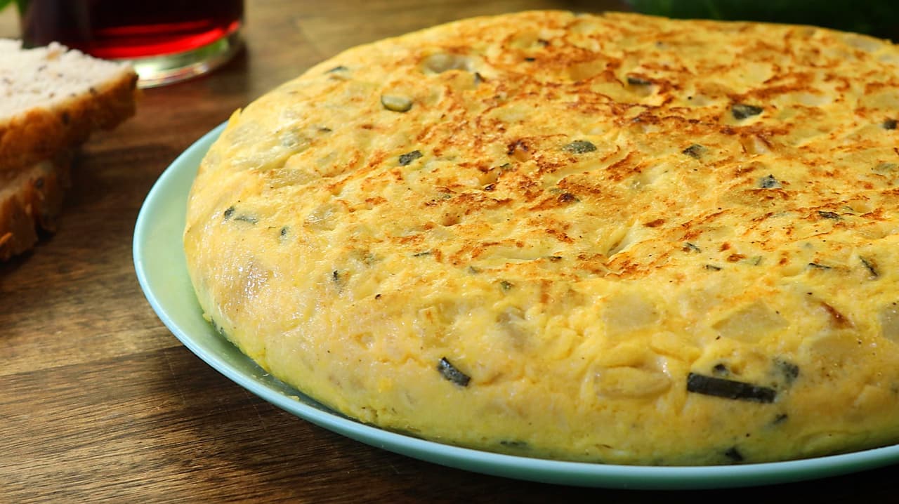 Tortilla española con calabacitas (ligera y deliciosa)
