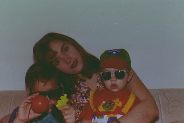 A Johann le pone de mal humor el tráfico, le encanta la comida japonesa y su héroe es SpiderMan.