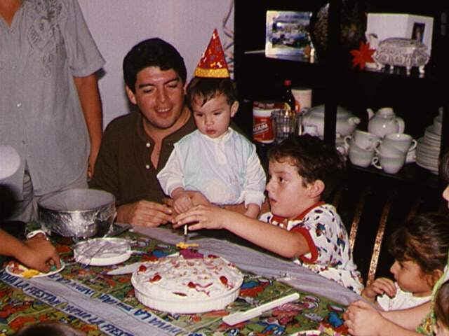 A Johann le pone de mal humor el tráfico, le encanta la comida japonesa y su héroe es SpiderMan.