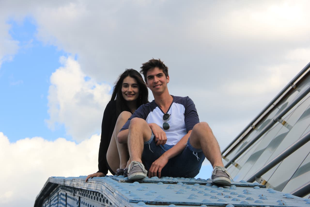 A Johann le pone de mal humor el tráfico, le encanta la comida japonesa y su héroe es SpiderMan.