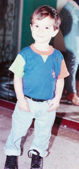 A Johann le pone de mal humor el tráfico, le encanta la comida japonesa y su héroe es SpiderMan.