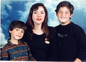 A Johann le pone de mal humor el tráfico, le encanta la comida japonesa y su héroe es SpiderMan.