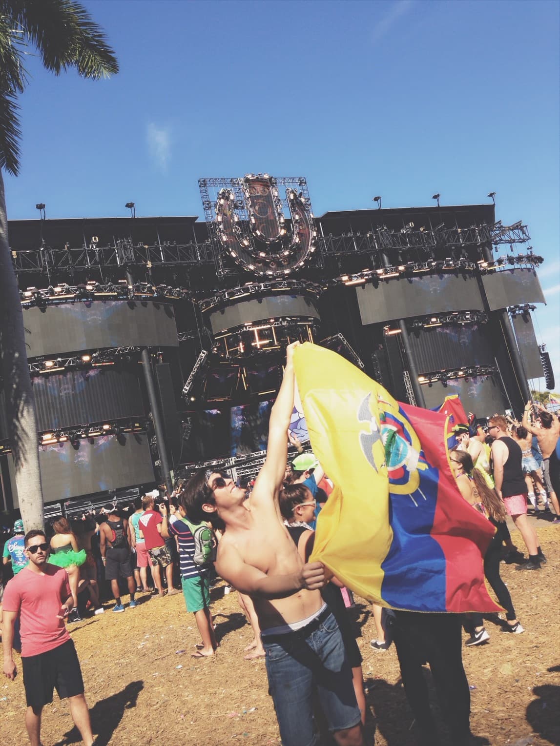 A Johann le pone de mal humor el tráfico, le encanta la comida japonesa y su héroe es SpiderMan.