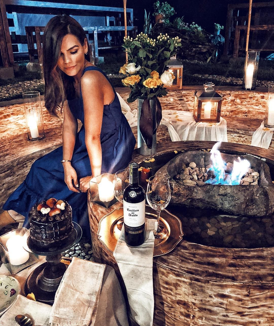 Sin embargo, con el paso de los días, la pareja compartió diversos momentos como la ocasión en que Karina organizó una cena romántica para el actor puertorriqueño.