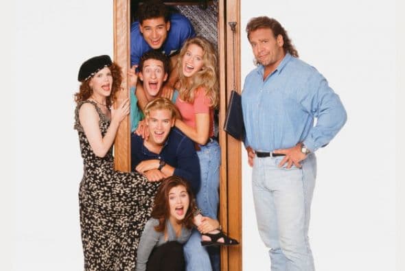 Se quiso mantener el éxito del show con "Saved by the Bell: The College Years", que seguía a los personajes en la Universidad. No obstante, fue cancelado en 1994 tras sólo una temporada al aire. Mira aquí más videos de Chismes.