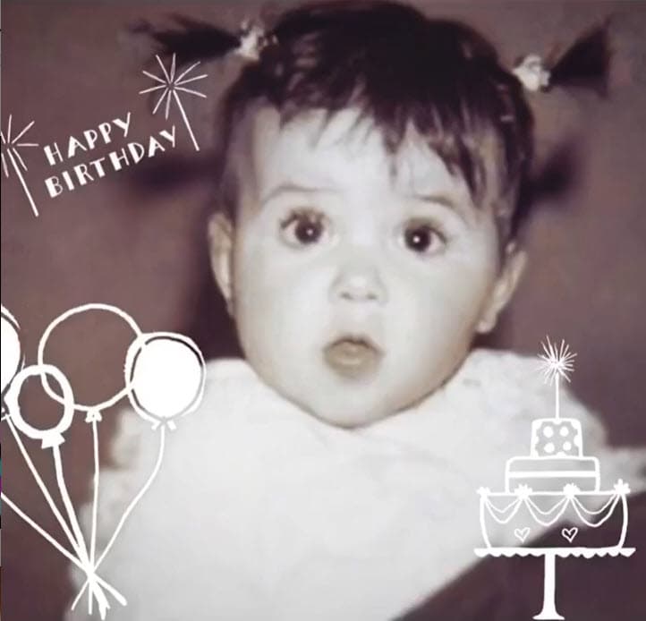 También pidió por aquellos que durante el día le mandaron algún mensaje: "¡
<b><a href="https://www.univision.com/famosos/esta-mierd-de-gente-se-dedica-a-subir-los-precios-andrea-legarreta-explota-ante-el-negocio-con-el-coronavirus-video" target="_blank">Que Dios les regrese</a> </b>multiplicados cada uno de sus buenos deseos hacia mí!". 
<br>