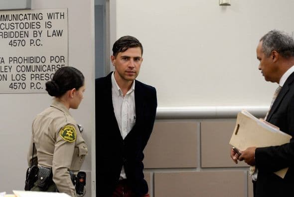 Además tendrá que realizar 20 días de trabajo comunitario.