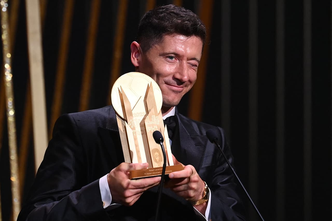 Robert Lewandoski ganó el trofeo Gerd Muller a goleador del año con 57 anotaciones en su cuenta personal.