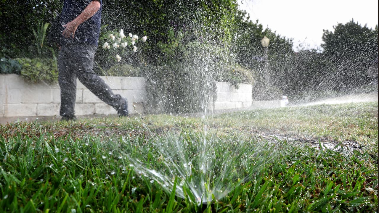 Se mantienen medidas por sequía en Los Ángeles pese a las tormentas que azotaron California, ¿por qué?