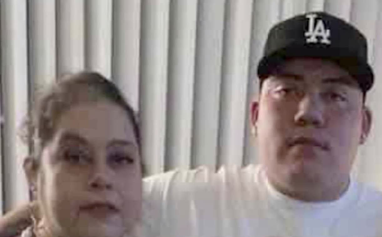 La pesadilla comenzó en agosto de este año cuando
<b> Juan José Martínez</b>, de 19 años, y su mamá Brenda López, de 43 años, dieron positivo al 
<a href="https://www.univision.com/temas/coronavirus">coronavirus</a>.